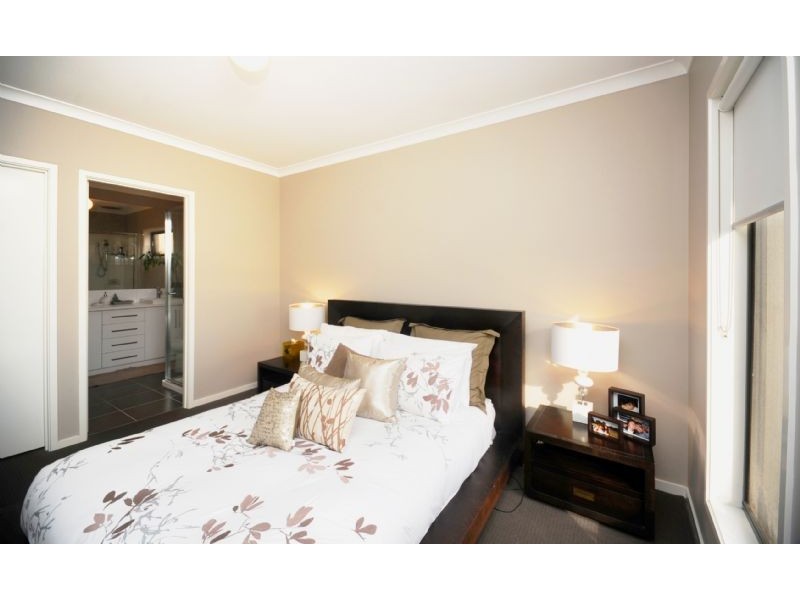 5 Pearl Bay Passage, St Leonards VIC 3223