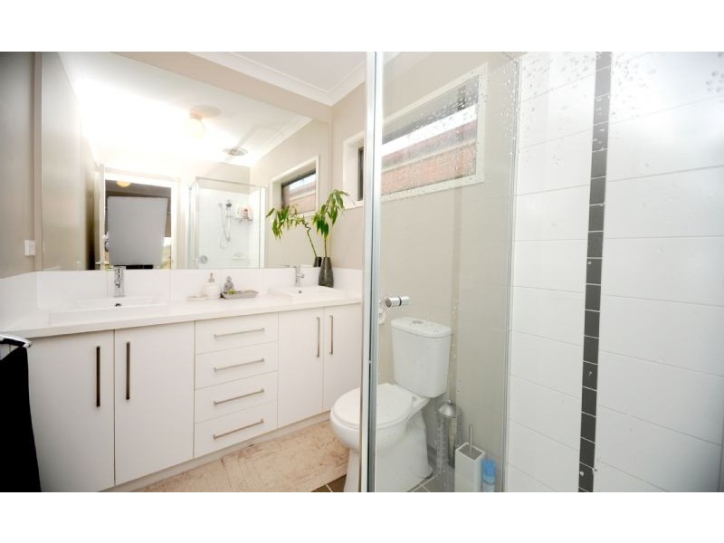 5 Pearl Bay Passage, St Leonards VIC 3223