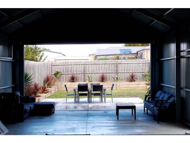 5 Pearl Bay Passage, St Leonards VIC 3223