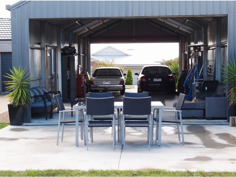 5 Pearl Bay Passage, St Leonards VIC 3223