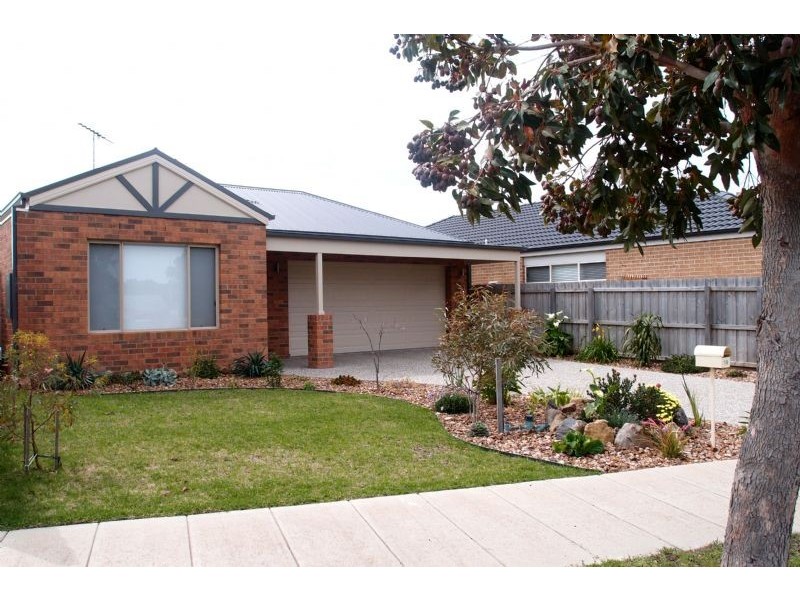 19 Spinnaker Drive, St Leonards VIC 3223