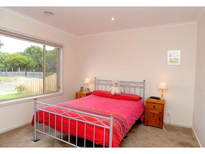 19 Spinnaker Drive, St Leonards VIC 3223