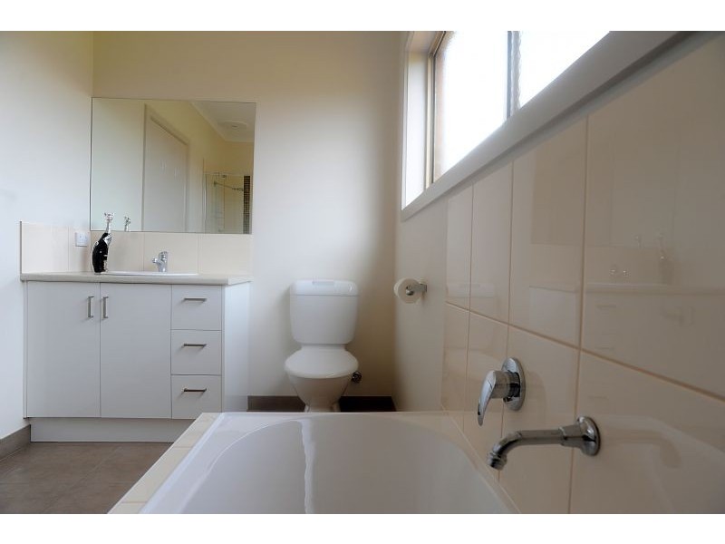 19 Spinnaker Drive, St Leonards VIC 3223