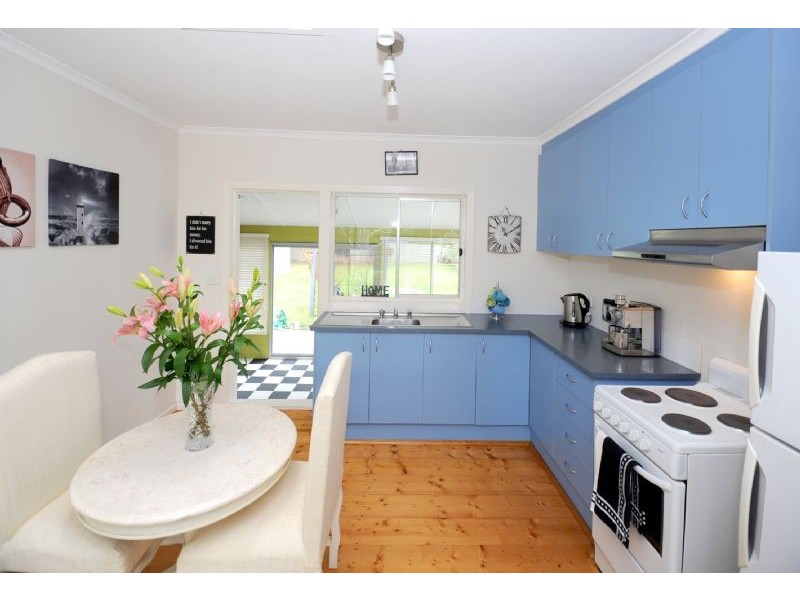 41 Mouchemore Avenue, St Leonards VIC 3223