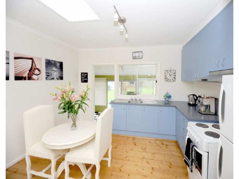 41 Mouchemore Avenue, St Leonards VIC 3223