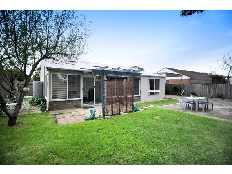 41 Mouchemore Avenue, St Leonards VIC 3223