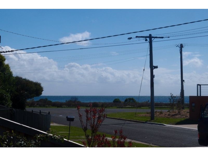 8 Brett Drive, Indented Head VIC 3223