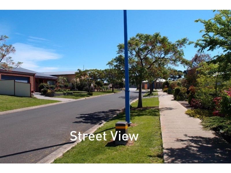 4 Pearl Bay Passage, St Leonards VIC 3223