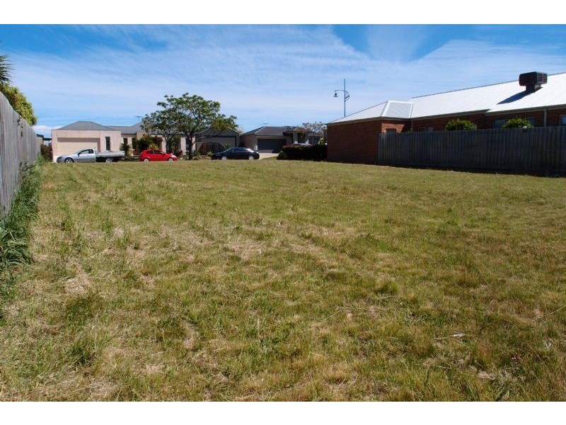 4 Pearl Bay Passage, St Leonards VIC 3223