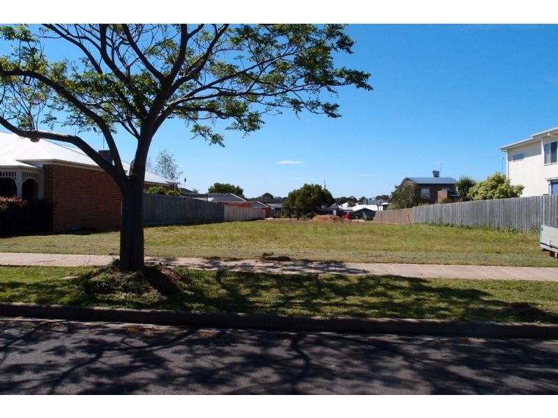 4 Pearl Bay Passage, St Leonards VIC 3223