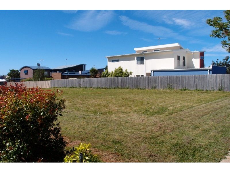 4 Pearl Bay Passage, St Leonards VIC 3223