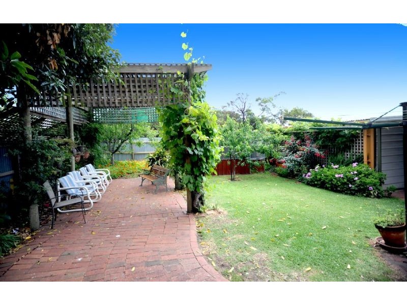 11 Rhonda Avenue, St Leonards VIC 3223