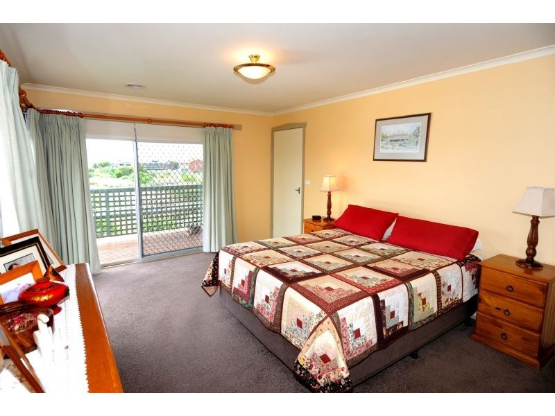 11 Rhonda Avenue, St Leonards VIC 3223