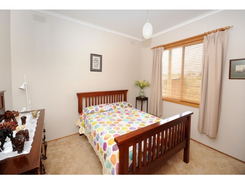 11 Rhonda Avenue, St Leonards VIC 3223