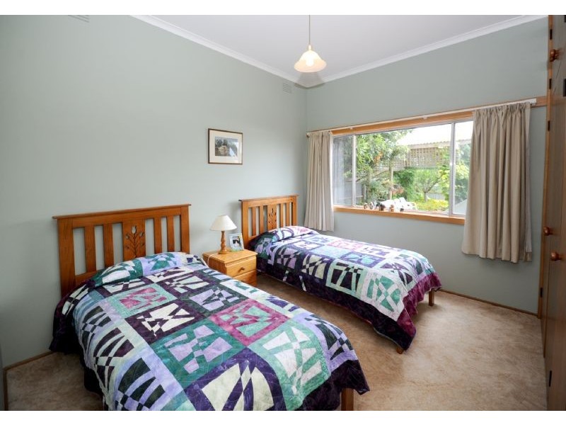 11 Rhonda Avenue, St Leonards VIC 3223