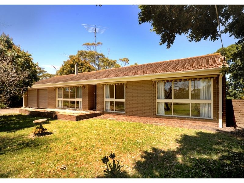 19 St Leonards Parade, St Leonards VIC 3223