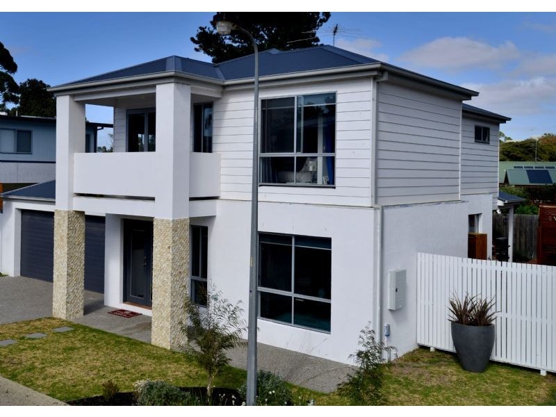 House 11/10 Ord Street, St Leonards VIC 3223