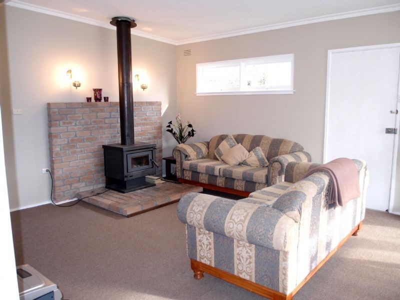 6 Whiting Avenue, Indented Head VIC 3223