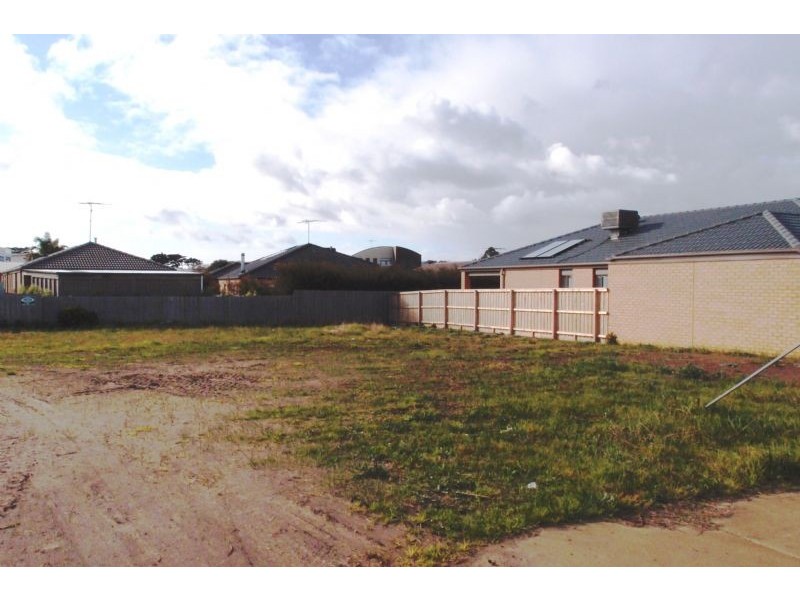 10 Half Moon Crescent, Indented Head VIC 3223