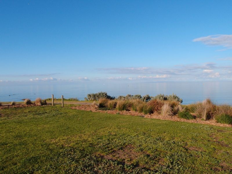 10 Half Moon Crescent, Indented Head VIC 3223