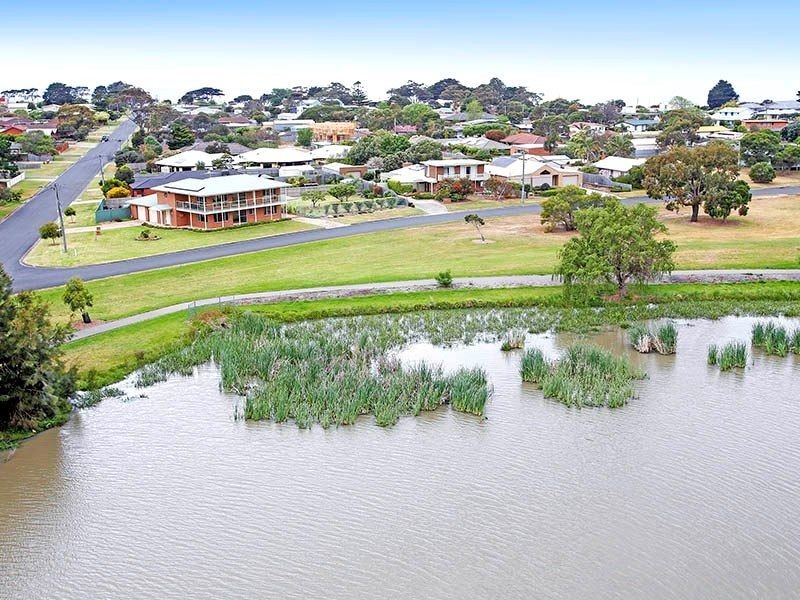 39 Dudley Parade, St Leonards VIC 3223
