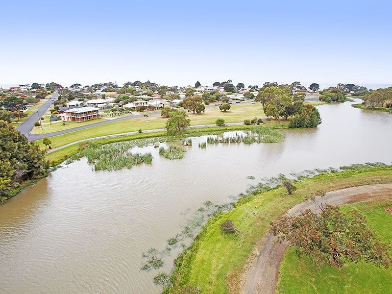 39 Dudley Parade, St Leonards VIC 3223