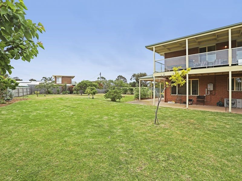 39 Dudley Parade, St Leonards VIC 3223