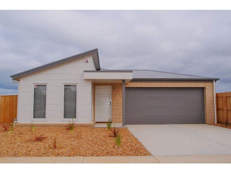 1 Whipbird Way, St Leonards VIC 3223