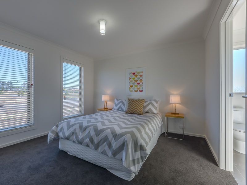 1 Whipbird Way, St Leonards VIC 3223