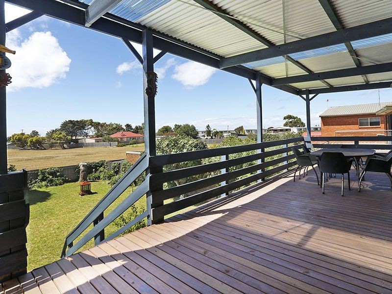 11 Coach Road, Indented Head VIC 3223