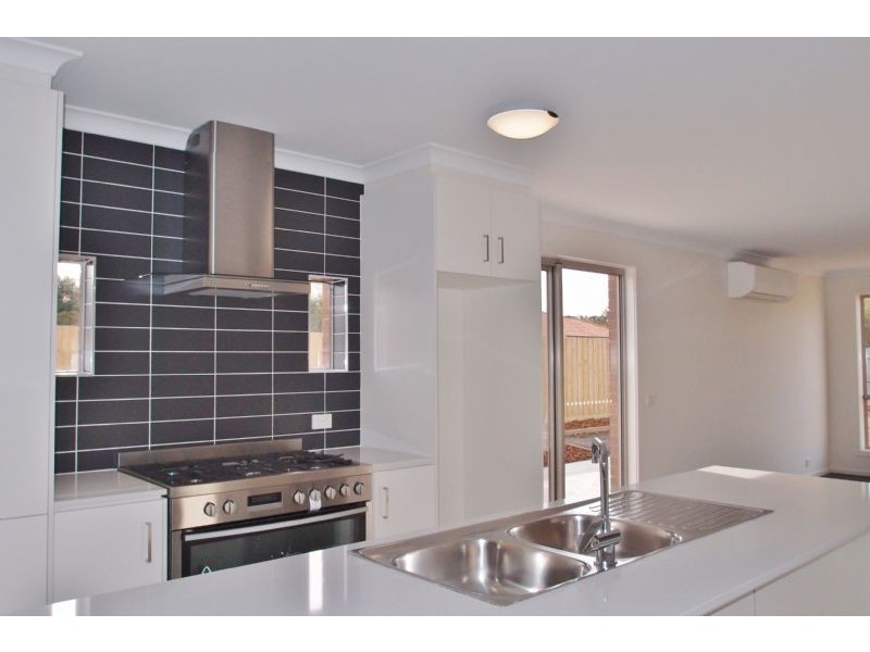 18 Pardolote Crescent, St Leonards VIC 3223