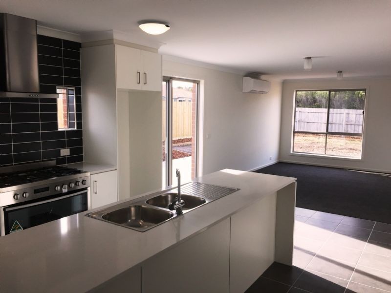 18 Pardolote Crescent, St Leonards VIC 3223