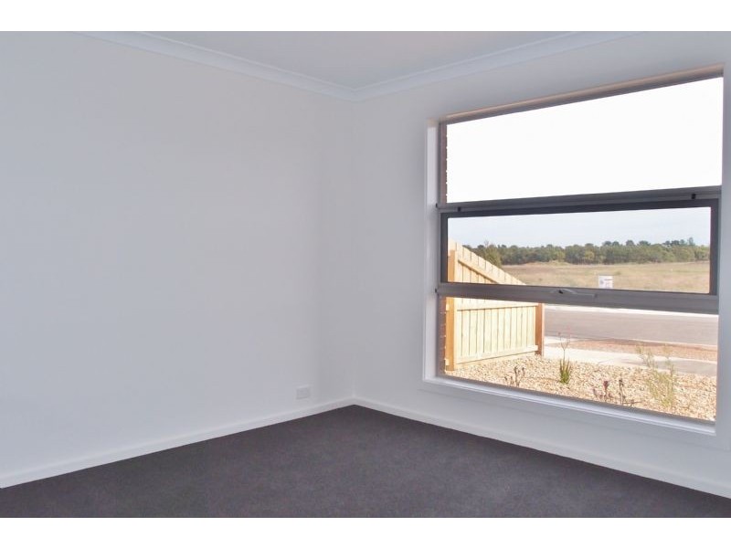 18 Pardolote Crescent, St Leonards VIC 3223