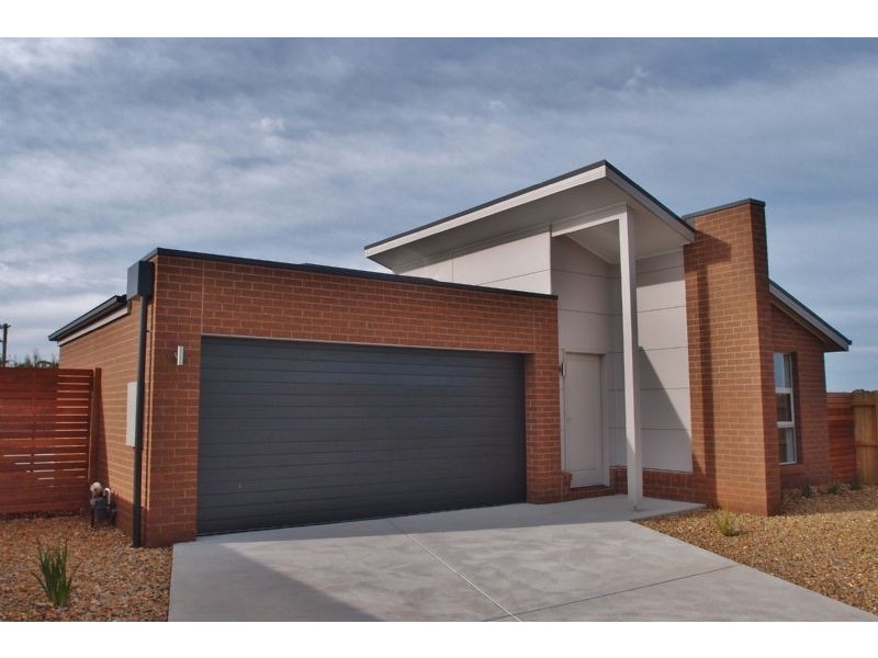 18 Pardolote Crescent, St Leonards VIC 3223