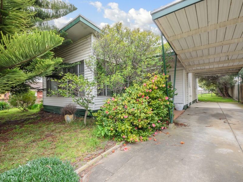 24 Dudley Parade, St Leonards VIC 3223