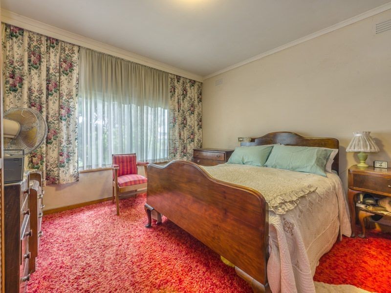 24 Dudley Parade, St Leonards VIC 3223