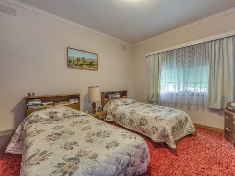 24 Dudley Parade, St Leonards VIC 3223
