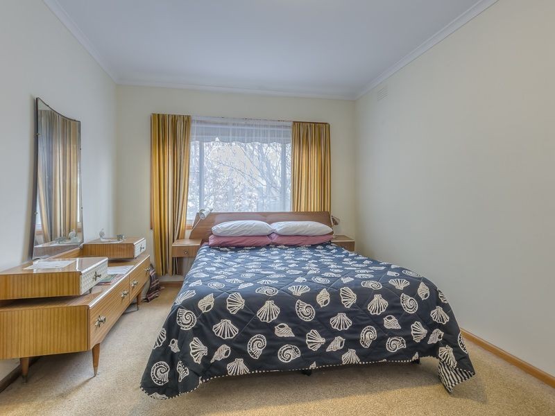 24 Dudley Parade, St Leonards VIC 3223