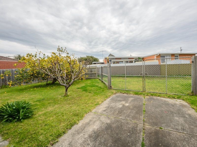 24 Dudley Parade, St Leonards VIC 3223