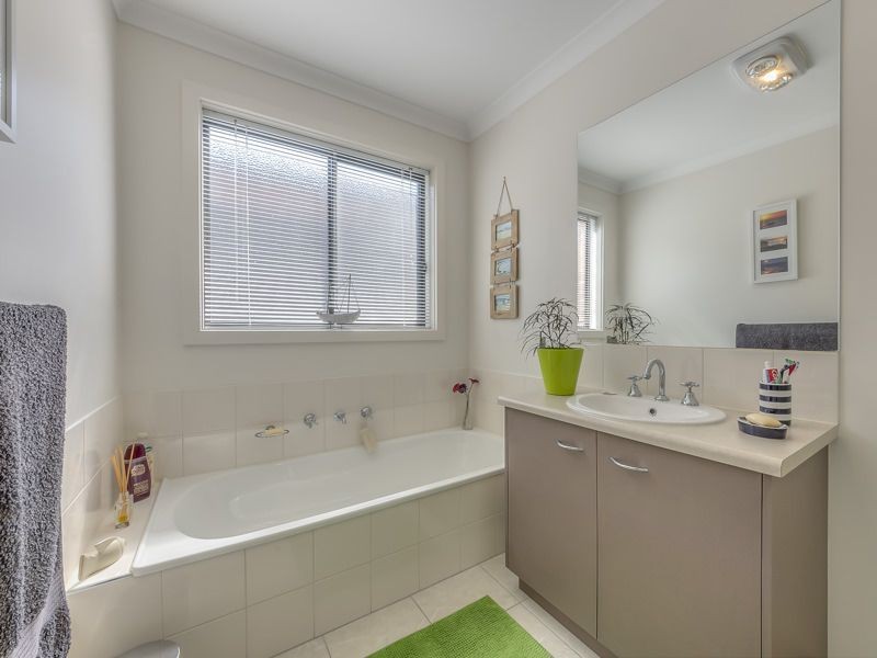 8-9 Seamist Court, Indented Head VIC 3223