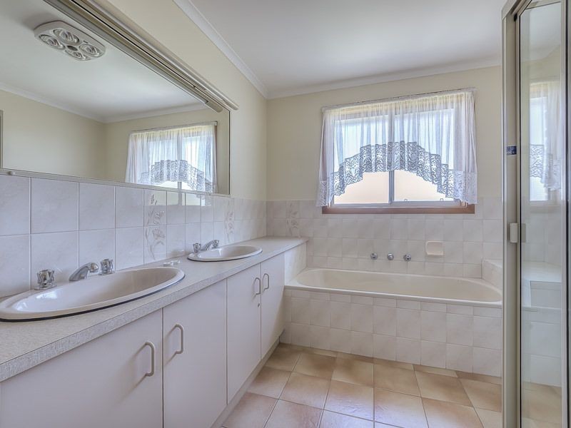 18 Sunset Boulevard, Portarlington VIC 3223