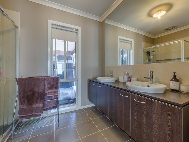 8 Cormorant Drive, St Leonards VIC 3223