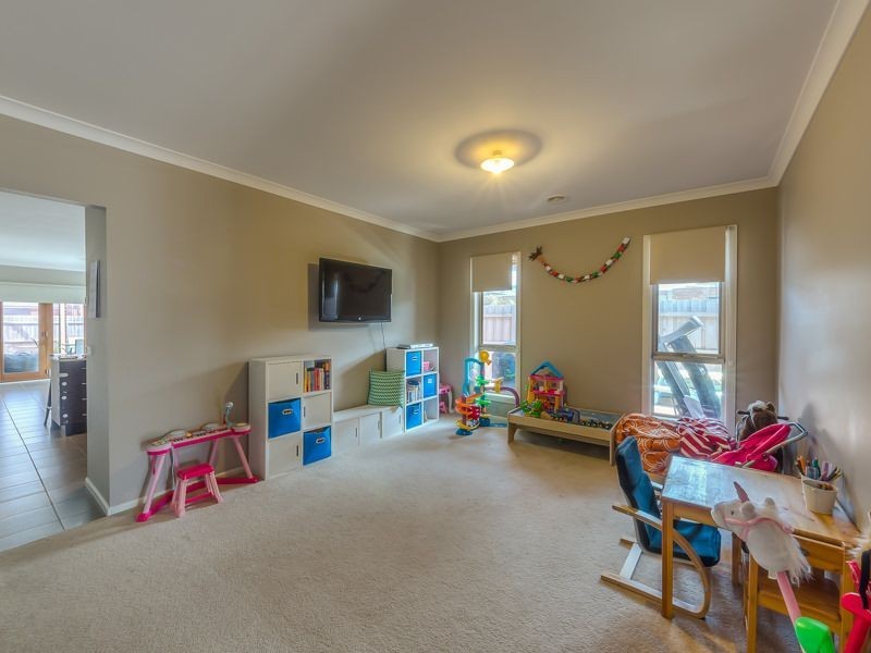 8 Cormorant Drive, St Leonards VIC 3223