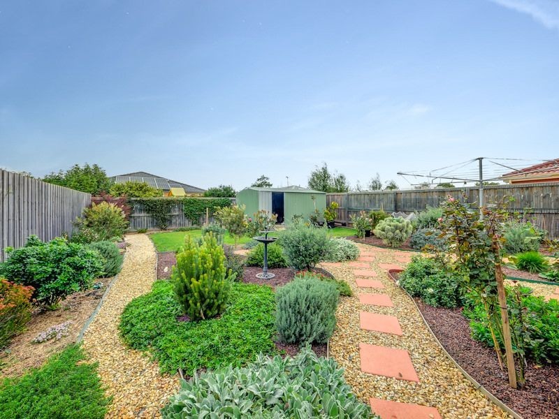 27 Salt Water Drive, St Leonards VIC 3223