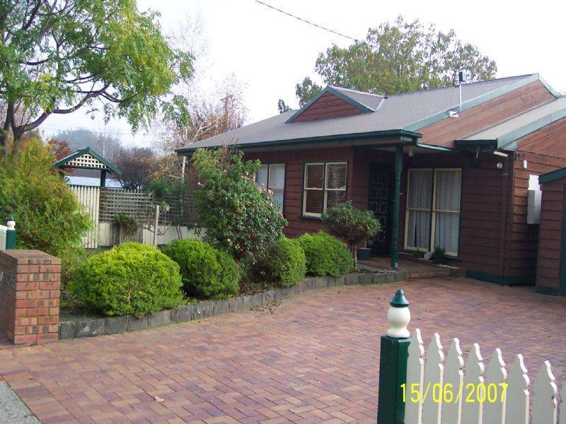 2 Acacia Road, Upper Ferntree Gully VIC 3156