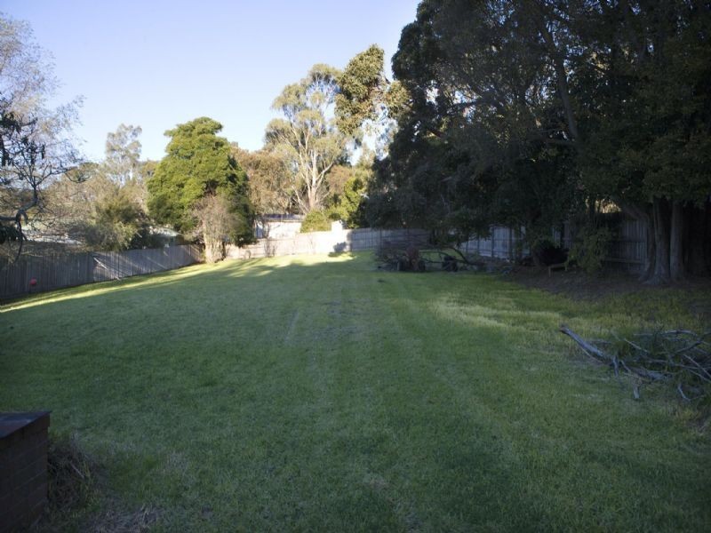 25  Augusta Road, The Basin VIC 3154