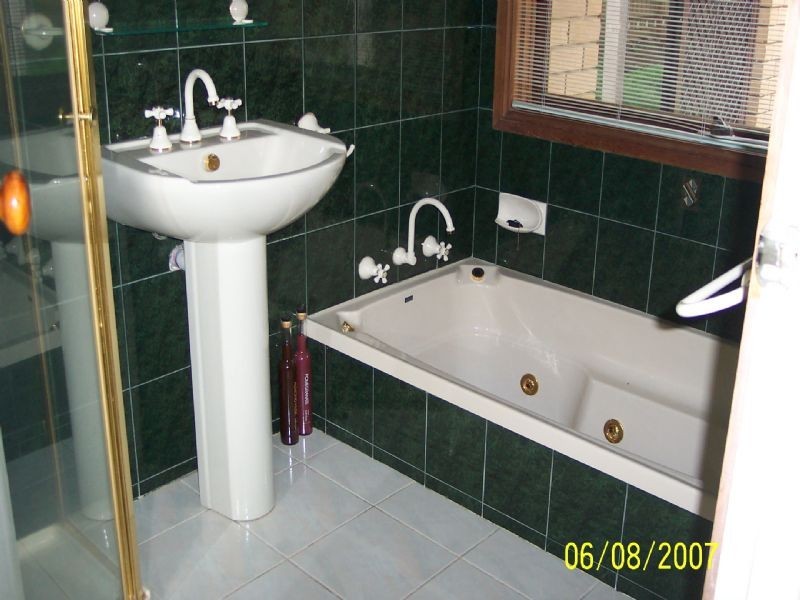 54 Greenaway Drive, Ferntree Gully VIC 3156