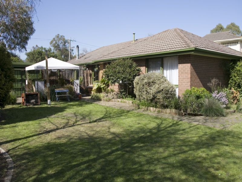 18 Toolimerin Drive, Bayswater North VIC 3153