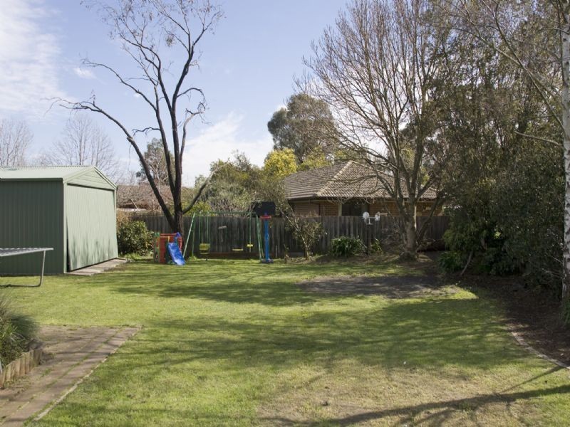 18 Toolimerin Drive, Bayswater North VIC 3153