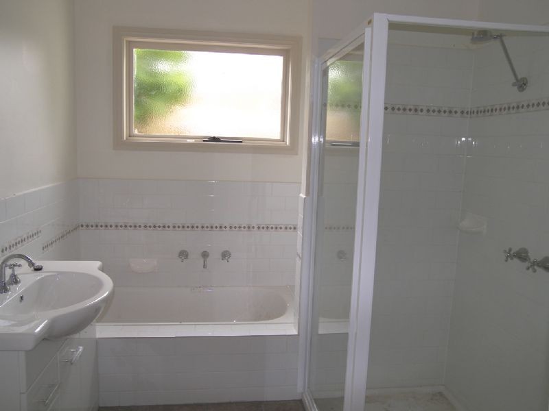 2/4 Stradbroke Road, Boronia VIC 3155